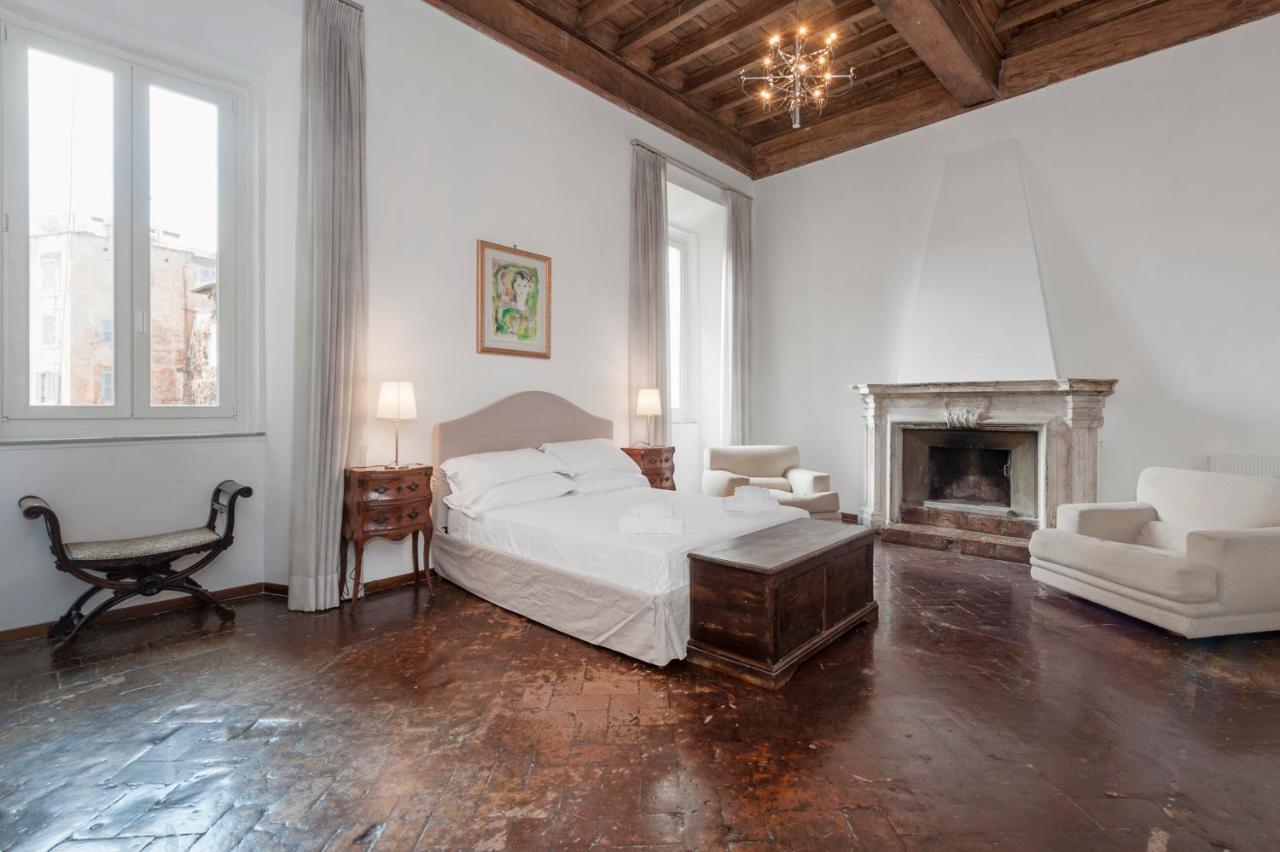 Ancient Palace In Downtown Rome Luaran gambar