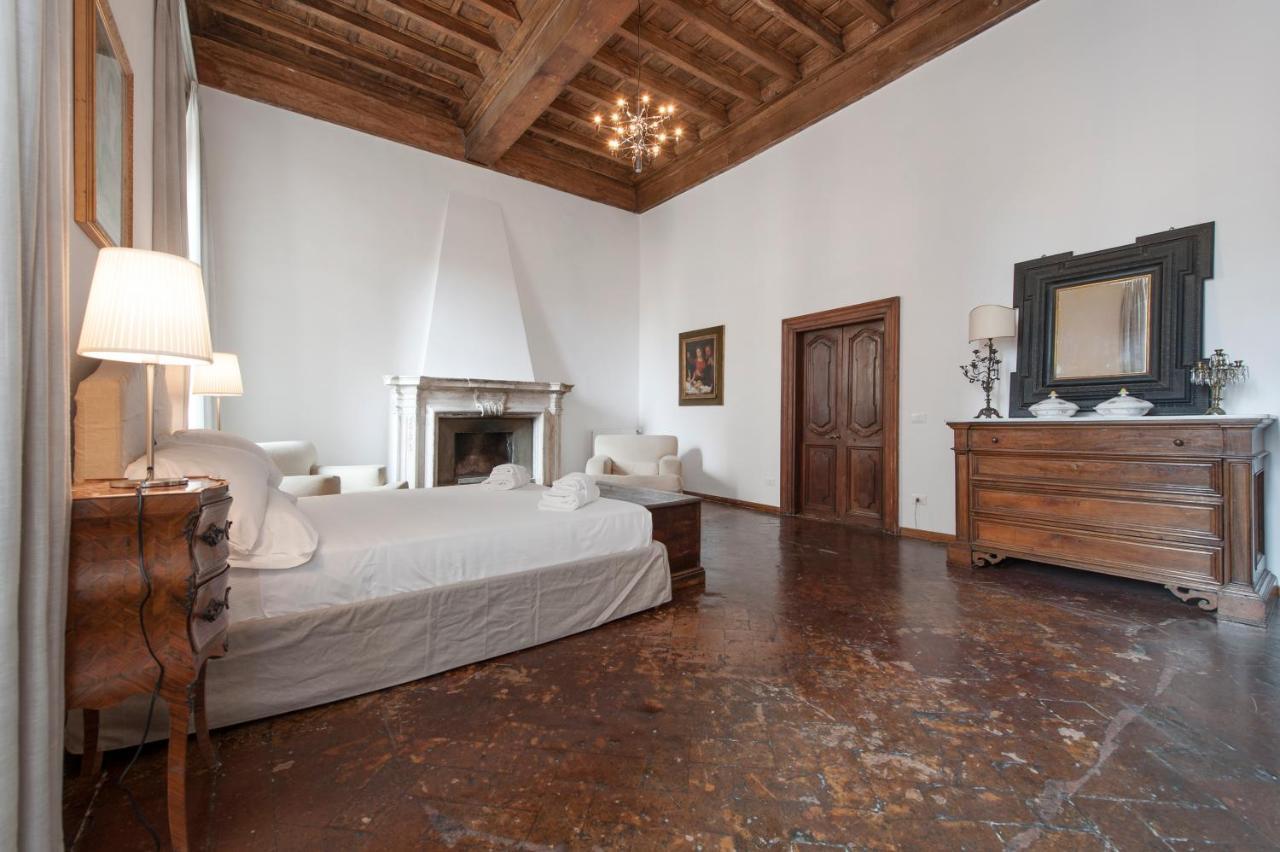 Ancient Palace In Downtown Rome Luaran gambar